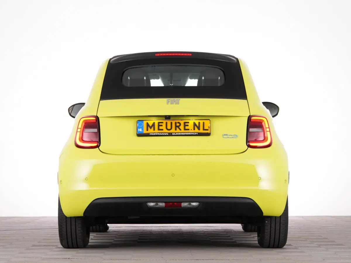 Urban Plus 24 kWh | CAMERA | CARPLAY | Stoelverwarming | PDC | SOH: 100% | !