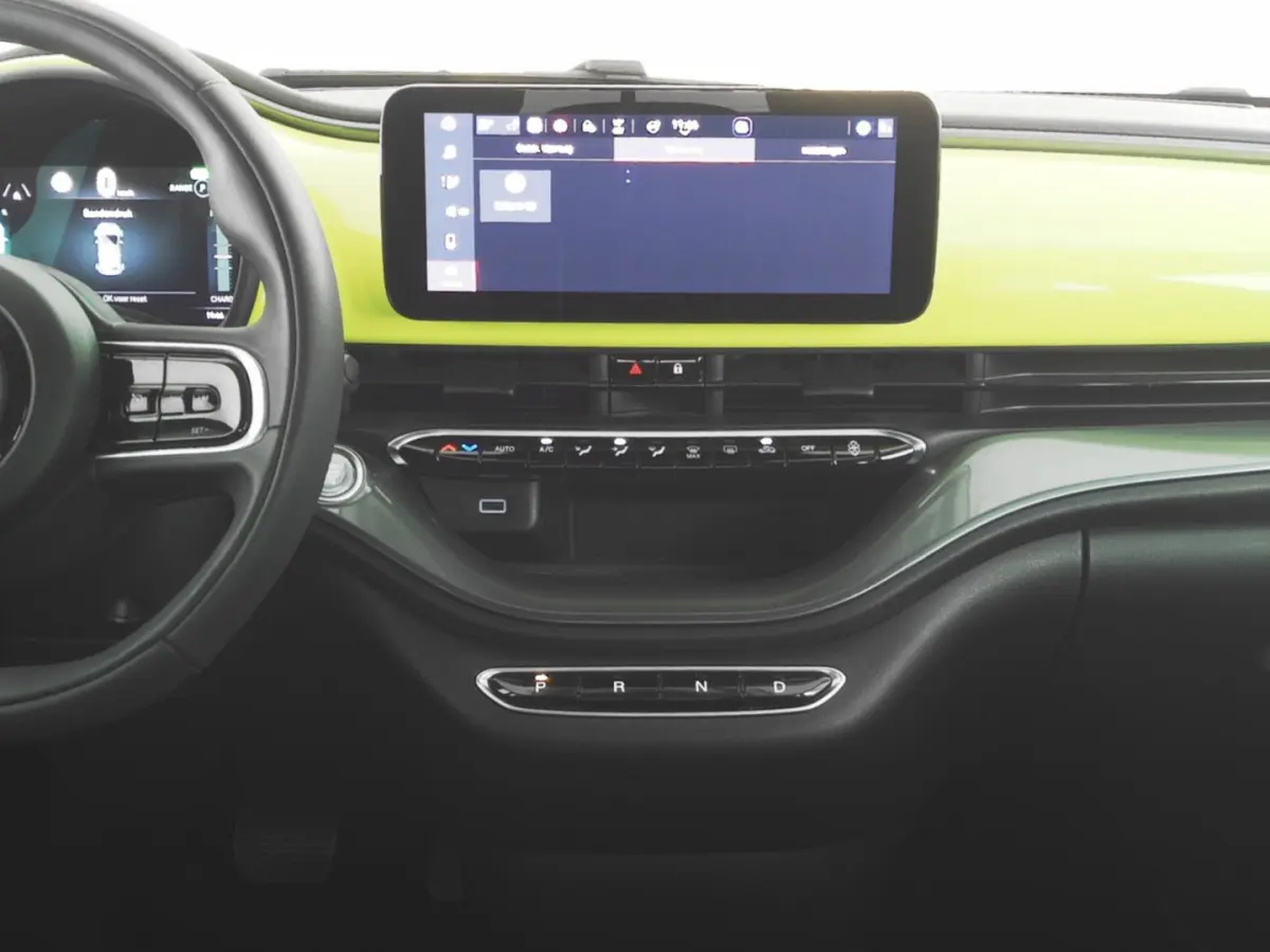 Urban Plus 24 kWh | CAMERA | CARPLAY | Stoelverwarming | PDC | SOH: 100% | !