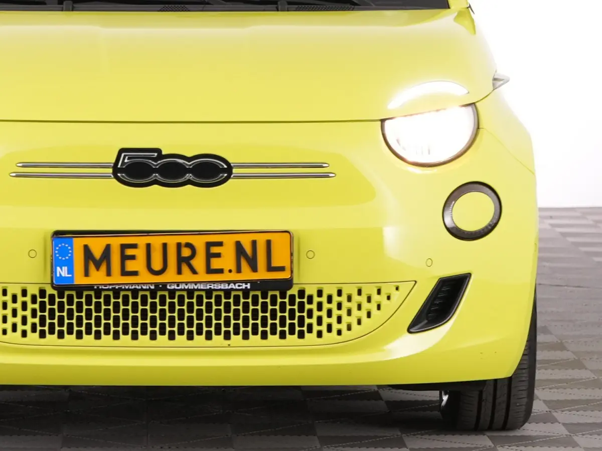 Urban Plus 24 kWh | CAMERA | CARPLAY | Stoelverwarming | PDC | SOH: 100% | !