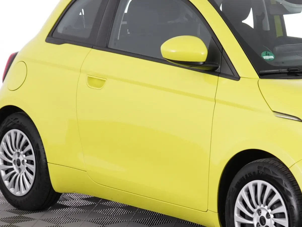 Urban Plus 24 kWh | CAMERA | CARPLAY | Stoelverwarming | PDC | SOH: 100% | !