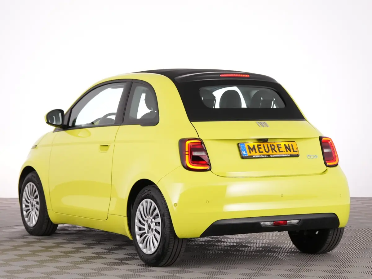 Urban Plus 24 kWh | CAMERA | CARPLAY | Stoelverwarming | PDC | SOH: 100% | !
