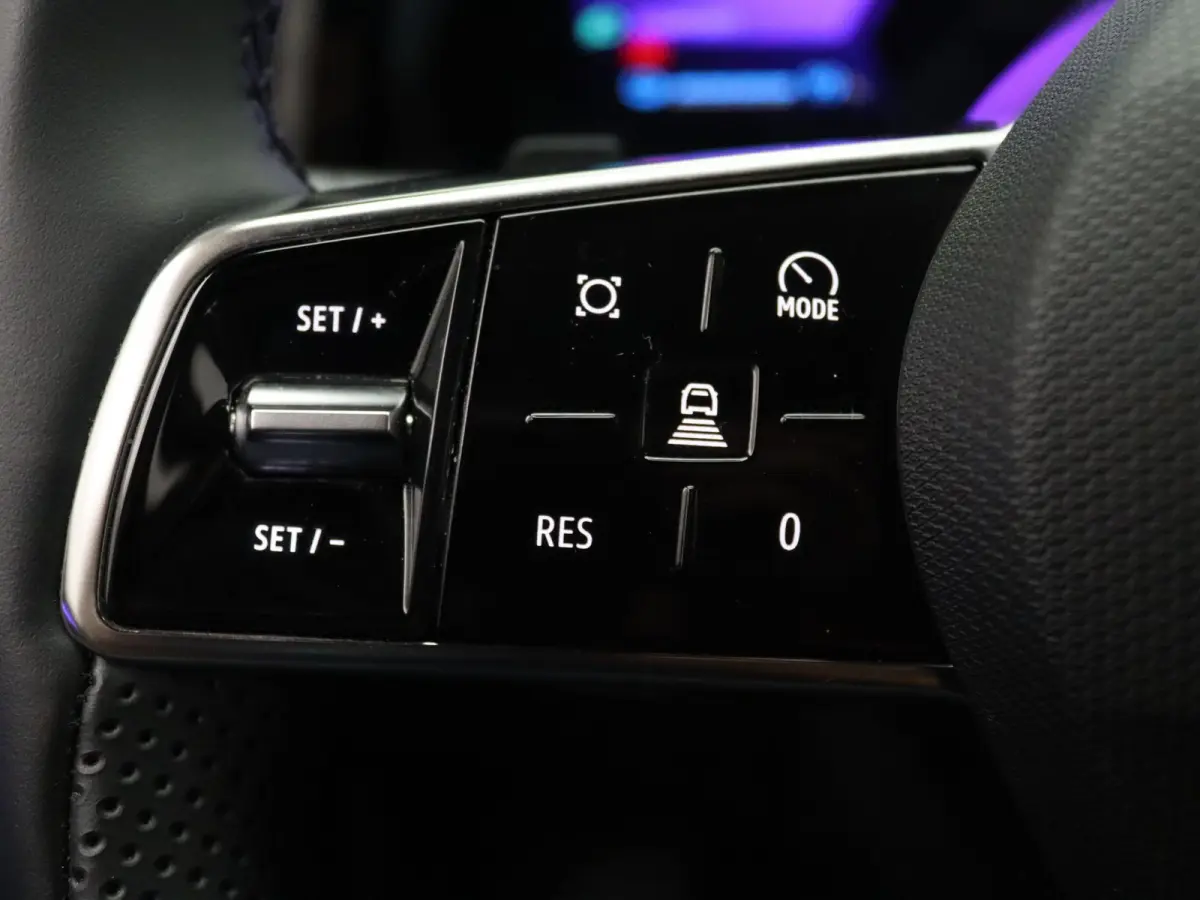 EV87 long range iconic Apple Carplay/Android Auto | Climate