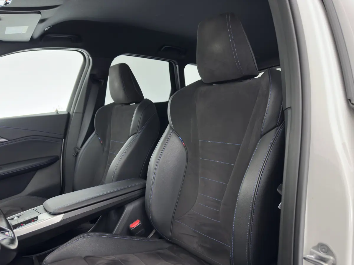 xDrive30 M-Styling Launch Edition 67 kWh (3-Fase-11kW) {SoH-99%) (INCL.BTW) *LEATHER-MICROFIBRE | FULL-LED | HARMAN/KARDON | WIDESCREEN-DIGI-COCKPIT | CAMERA | PRIVACY-GLASS | SHIFT-PADDLES 