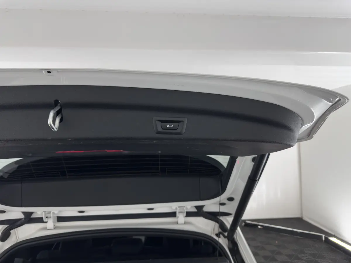 xDrive30 M-Styling Launch Edition 67 kWh (3-Fase-11kW) {SoH-99%) (INCL.BTW) *LEATHER-MICROFIBRE | FULL-LED | HARMAN/KARDON | WIDESCREEN-DIGI-COCKPIT | CAMERA | PRIVACY-GLASS | SHIFT-PADDLES 