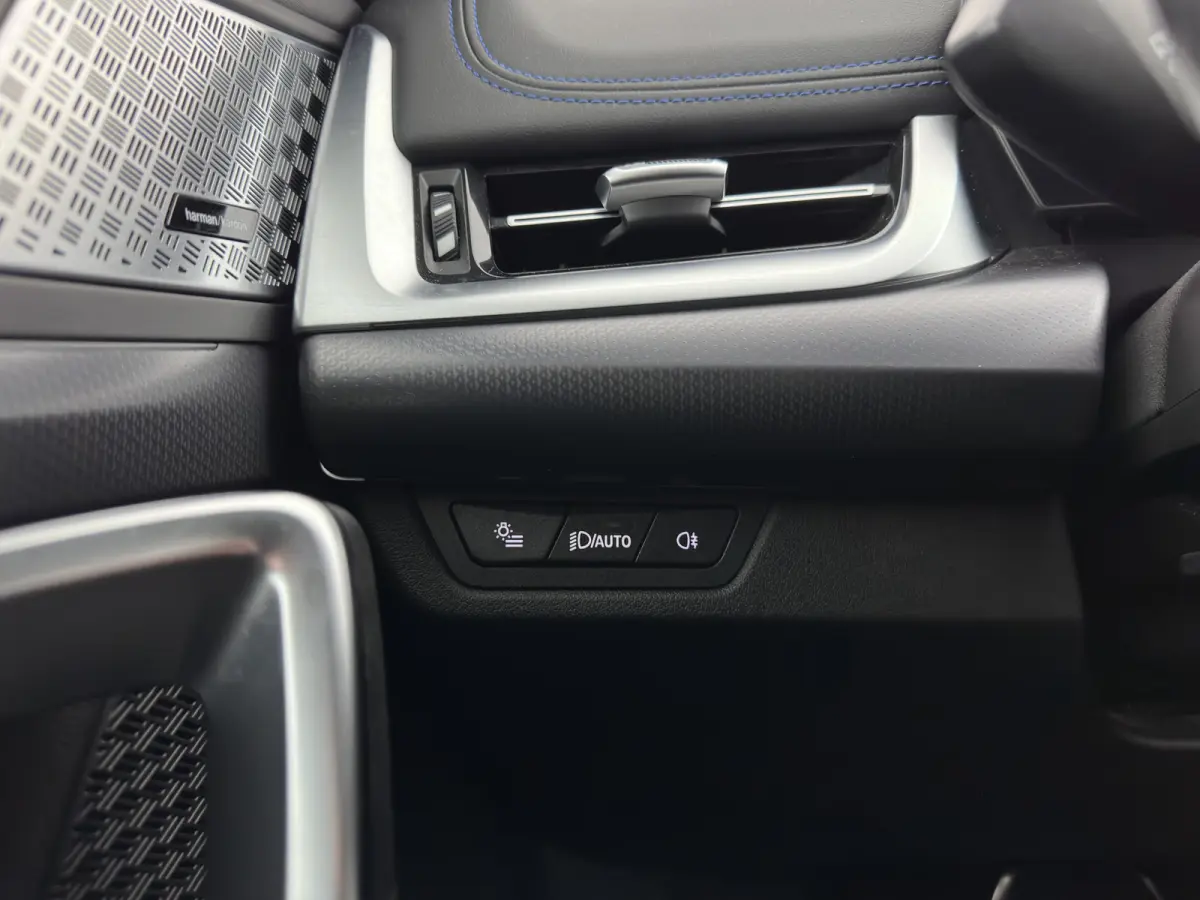 xDrive30 M-Styling Launch Edition 67 kWh (3-Fase-11kW) {SoH-99%) (INCL.BTW) *LEATHER-MICROFIBRE | FULL-LED | HARMAN/KARDON | WIDESCREEN-DIGI-COCKPIT | CAMERA | PRIVACY-GLASS | SHIFT-PADDLES 