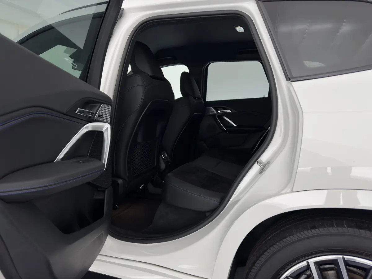 xDrive30 M-Styling Launch Edition 67 kWh (3-Fase-11kW) {SoH-99%) (INCL.BTW) *LEATHER-MICROFIBRE | FULL-LED | HARMAN/KARDON | WIDESCREEN-DIGI-COCKPIT | CAMERA | PRIVACY-GLASS | SHIFT-PADDLES 