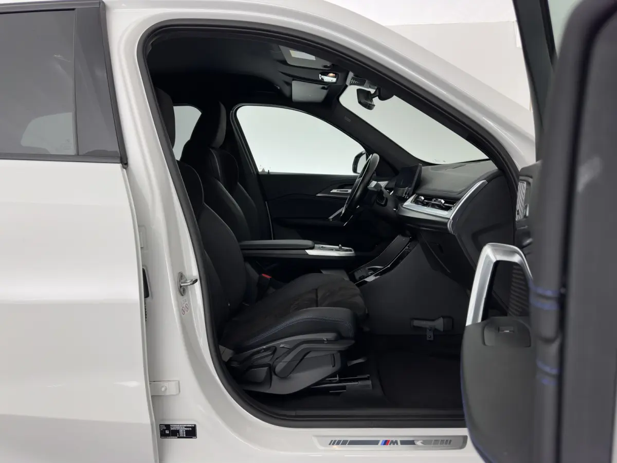 xDrive30 M-Styling Launch Edition 67 kWh (3-Fase-11kW) {SoH-99%) (INCL.BTW) *LEATHER-MICROFIBRE | FULL-LED | HARMAN/KARDON | WIDESCREEN-DIGI-COCKPIT | CAMERA | PRIVACY-GLASS | SHIFT-PADDLES 