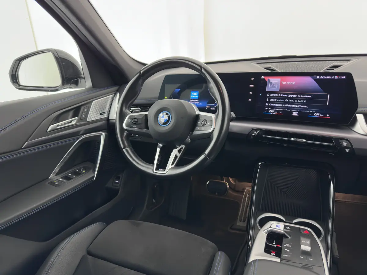 xDrive30 M-Styling Launch Edition 67 kWh (3-Fase-11kW) {SoH-99%) (INCL.BTW) *LEATHER-MICROFIBRE | FULL-LED | HARMAN/KARDON | WIDESCREEN-DIGI-COCKPIT | CAMERA | PRIVACY-GLASS | SHIFT-PADDLES 