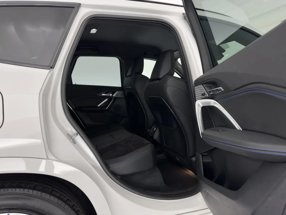 xDrive30 M-Styling Launch Edition 67 kWh (3-Fase-11kW) {SoH-99%) (INCL.BTW) *LEATHER-MICROFIBRE | FULL-LED | HARMAN/KARDON | WIDESCREEN-DIGI-COCKPIT | CAMERA | PRIVACY-GLASS | SHIFT-PADDLES 