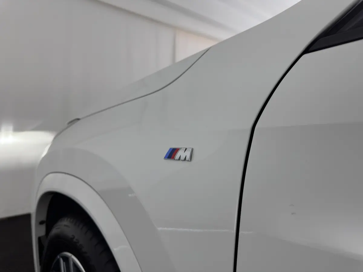xDrive30 M-Styling Launch Edition 67 kWh (3-Fase-11kW) {SoH-99%) (INCL.BTW) *LEATHER-MICROFIBRE | FULL-LED | HARMAN/KARDON | WIDESCREEN-DIGI-COCKPIT | CAMERA | PRIVACY-GLASS | SHIFT-PADDLES 