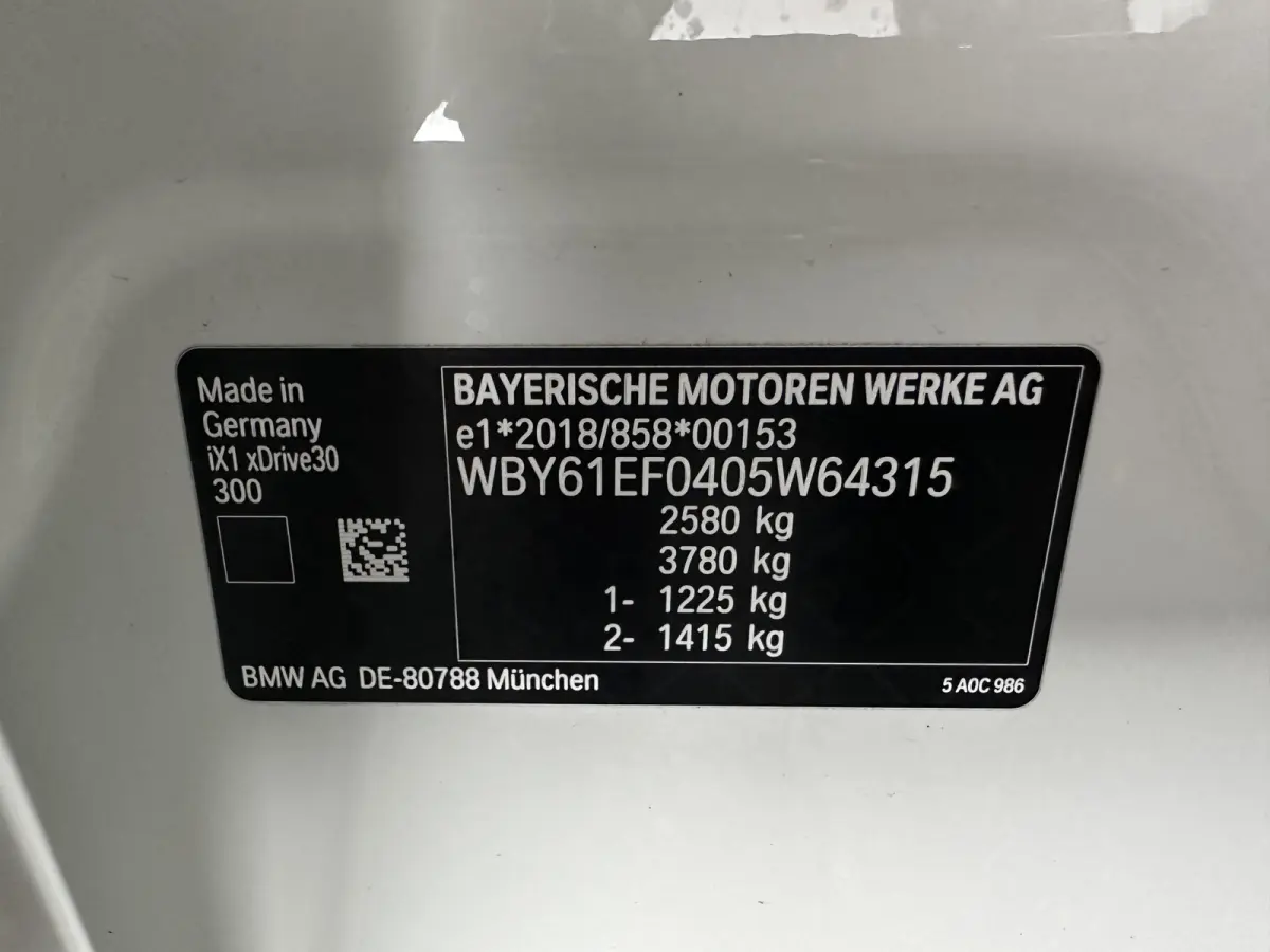 xDrive30 M-Styling Launch Edition 67 kWh (3-Fase-11kW) {SoH-99%) (INCL.BTW) *LEATHER-MICROFIBRE | FULL-LED | HARMAN/KARDON | WIDESCREEN-DIGI-COCKPIT | CAMERA | PRIVACY-GLASS | SHIFT-PADDLES 