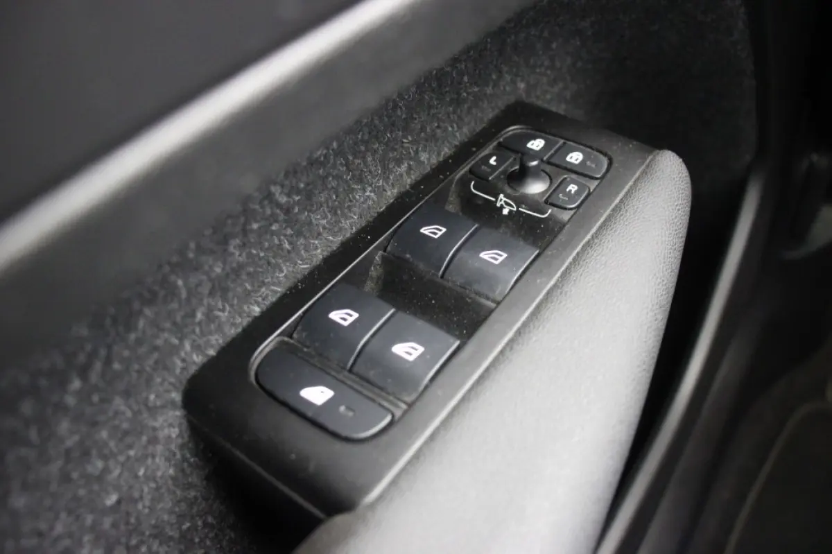 1.5 T4 R-Design - Digitaal Cockpit, Carplay, Stoelverw. Afn. Trekhaak