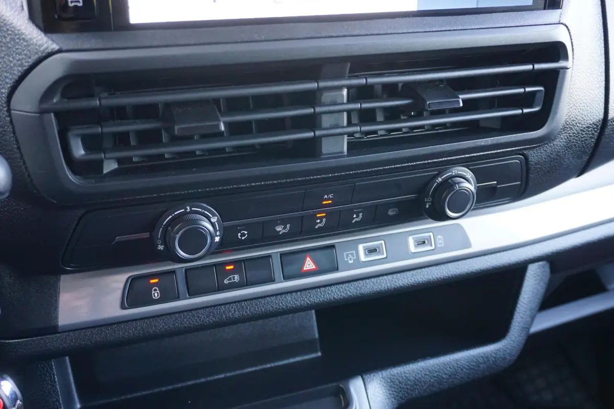 2.0 BlueHDI 145 L2 Automaat |Full-LED koplampen |Nieuwstaat |Groot scherm |Navi |Camera |Cruise |Carplay |2e airbag |Dode-hoek sensoren |Climate control |Betimmering