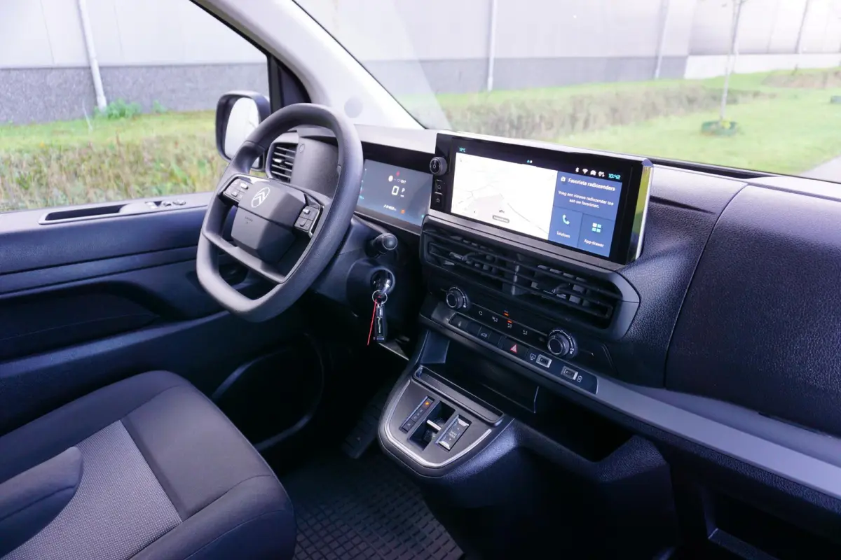 2.0 BlueHDI 145 L2 Automaat |Full-LED koplampen |Nieuwstaat |Groot scherm |Navi |Camera |Cruise |Carplay |2e airbag |Dode-hoek sensoren |Climate control |Betimmering