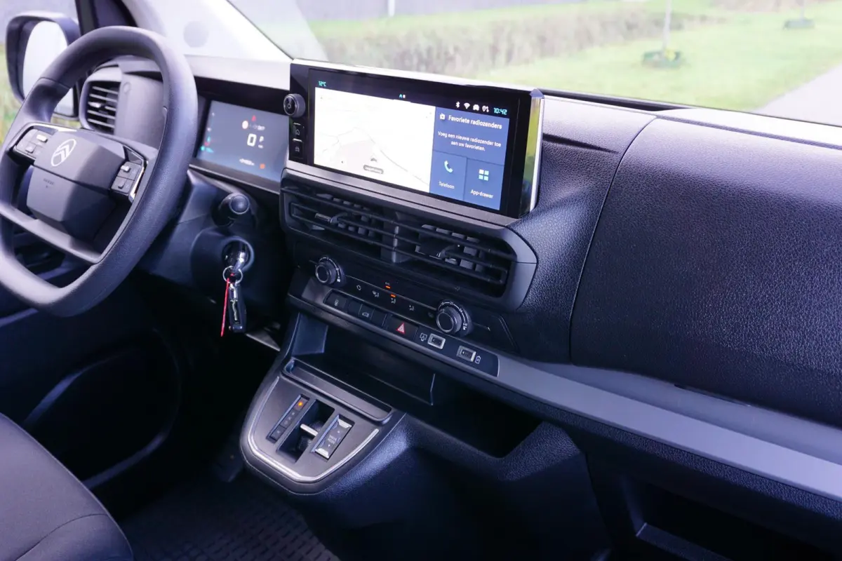 2.0 BlueHDI 145 L2 Automaat |Full-LED koplampen |Nieuwstaat |Groot scherm |Navi |Camera |Cruise |Carplay |2e airbag |Dode-hoek sensoren |Climate control |Betimmering
