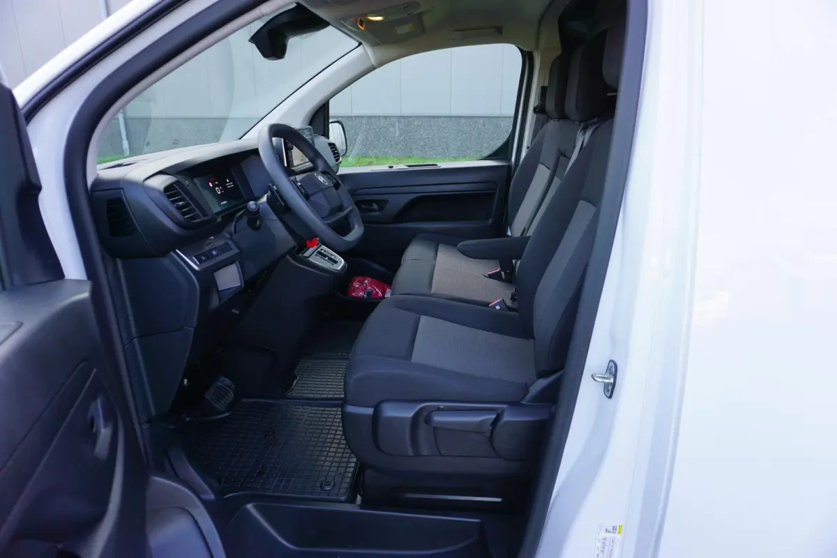 2.0 BlueHDI 145 L2 Automaat |Full-LED koplampen |Nieuwstaat |Groot scherm |Navi |Camera |Cruise |Carplay |2e airbag |Dode-hoek sensoren |Climate control |Betimmering