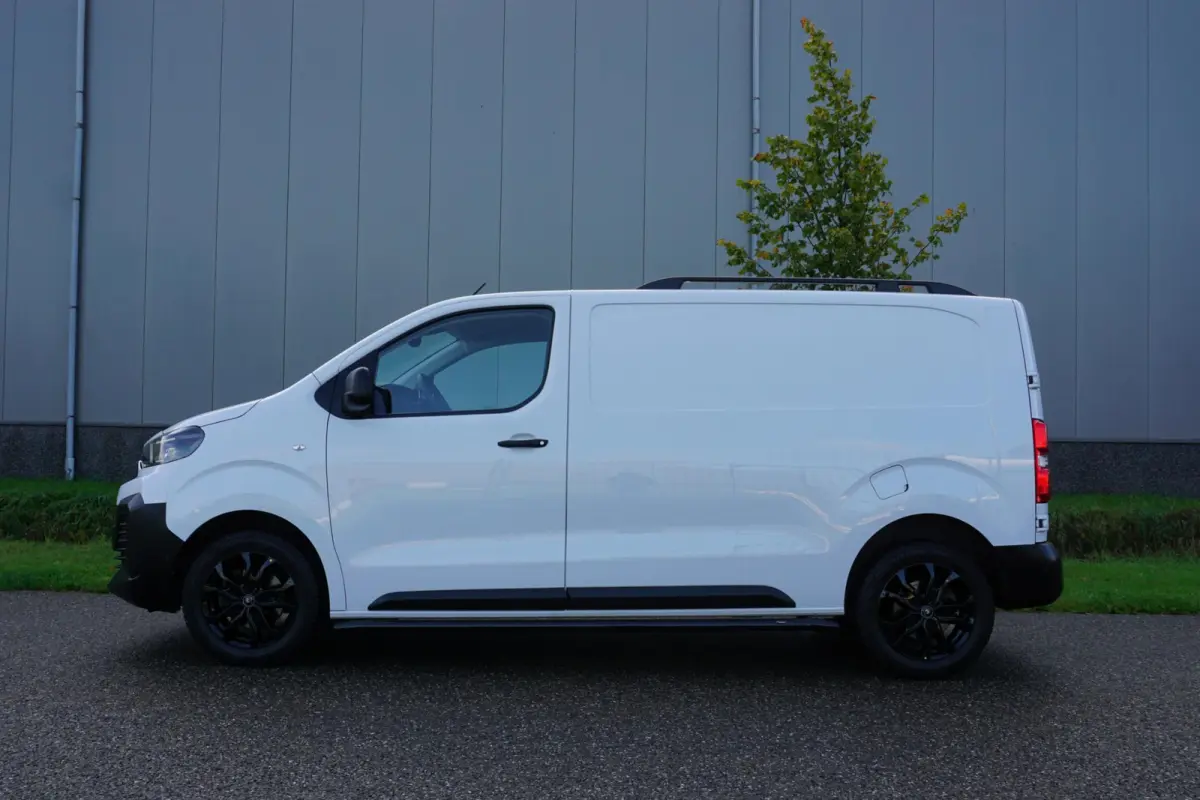 2.0 BlueHDI 145 L2 Automaat |Full-LED koplampen |Nieuwstaat |Groot scherm |Navi |Camera |Cruise |Carplay |2e airbag |Dode-hoek sensoren |Climate control |Betimmering