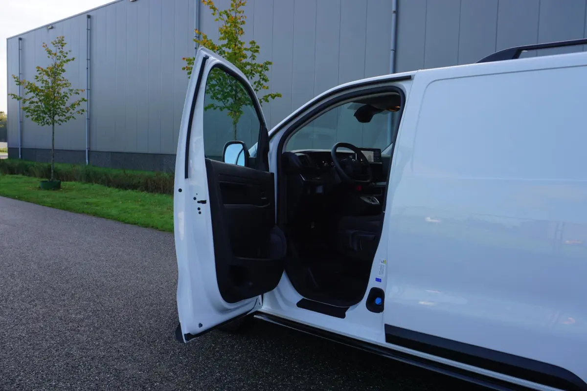 2.0 BlueHDI 145 L2 Automaat |Full-LED koplampen |Nieuwstaat |Groot scherm |Navi |Camera |Cruise |Carplay |2e airbag |Dode-hoek sensoren |Climate control |Betimmering