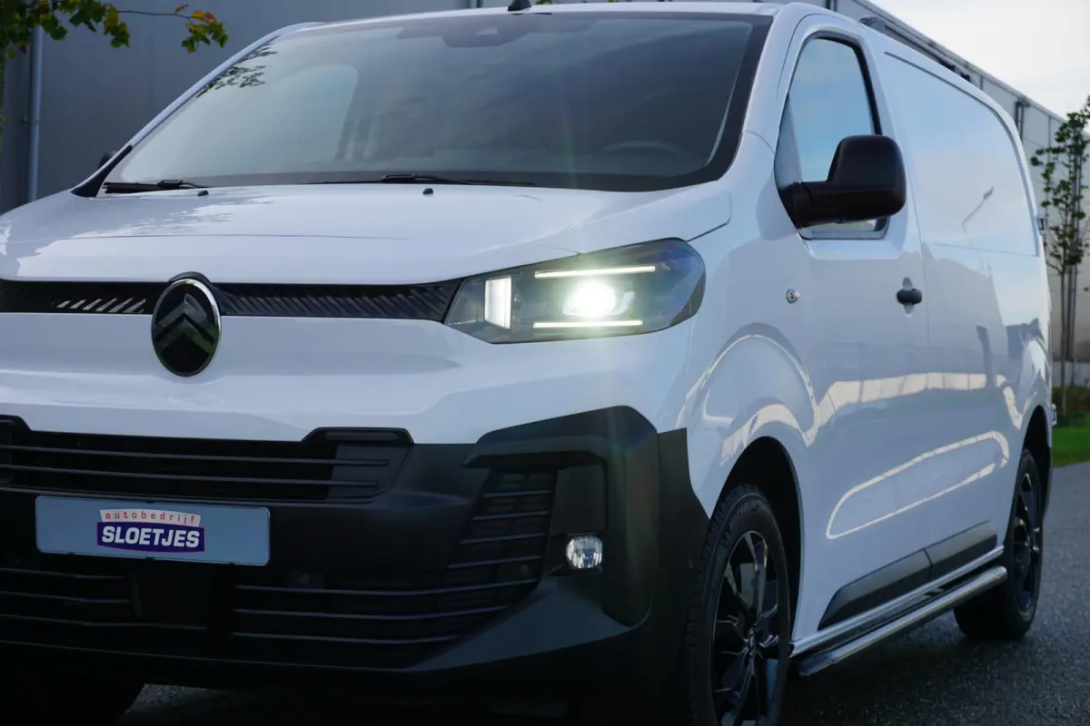 2.0 BlueHDI 145 L2 Automaat |Full-LED koplampen |Nieuwstaat |Groot scherm |Navi |Camera |Cruise |Carplay |2e airbag |Dode-hoek sensoren |Climate control |Betimmering