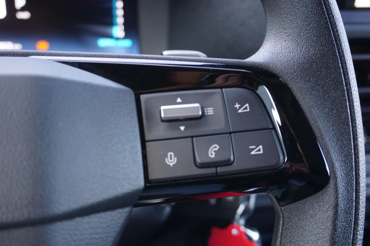 2.0 BlueHDI 145 L2 Automaat |Full-LED koplampen |Nieuwstaat |Groot scherm |Navi |Camera |Cruise |Carplay |2e airbag |Dode-hoek sensoren |Climate control |Betimmering