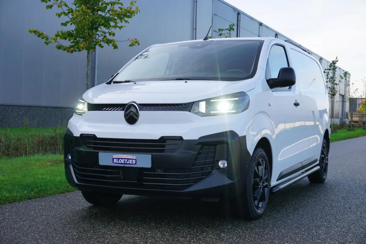 2.0 BlueHDI 145 L2 Automaat |Full-LED koplampen |Nieuwstaat |Groot scherm |Navi |Camera |Cruise |Carplay |2e airbag |Dode-hoek sensoren |Climate control |Betimmering