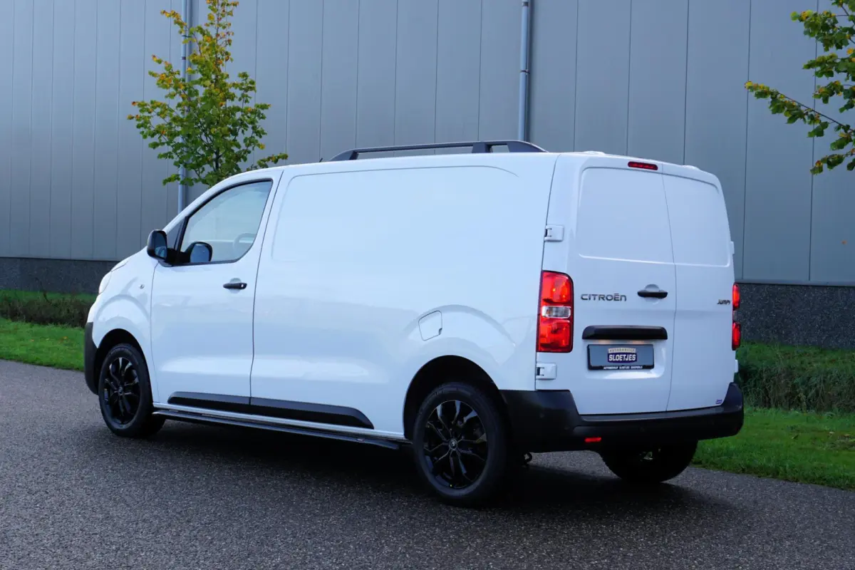 2.0 BlueHDI 145 L2 Automaat |Full-LED koplampen |Nieuwstaat |Groot scherm |Navi |Camera |Cruise |Carplay |2e airbag |Dode-hoek sensoren |Climate control |Betimmering