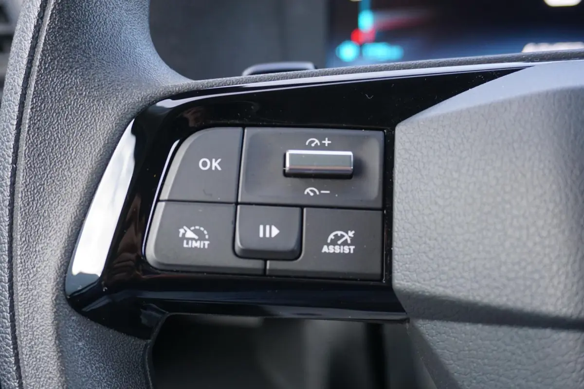 2.0 BlueHDI 145 L2 Automaat |Full-LED koplampen |Nieuwstaat |Groot scherm |Navi |Camera |Cruise |Carplay |2e airbag |Dode-hoek sensoren |Climate control |Betimmering