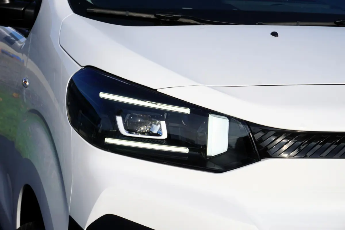 2.0 BlueHDI 145 L2 Automaat |Full-LED koplampen |Nieuwstaat |Groot scherm |Navi |Camera |Cruise |Carplay |2e airbag |Dode-hoek sensoren |Climate control |Betimmering