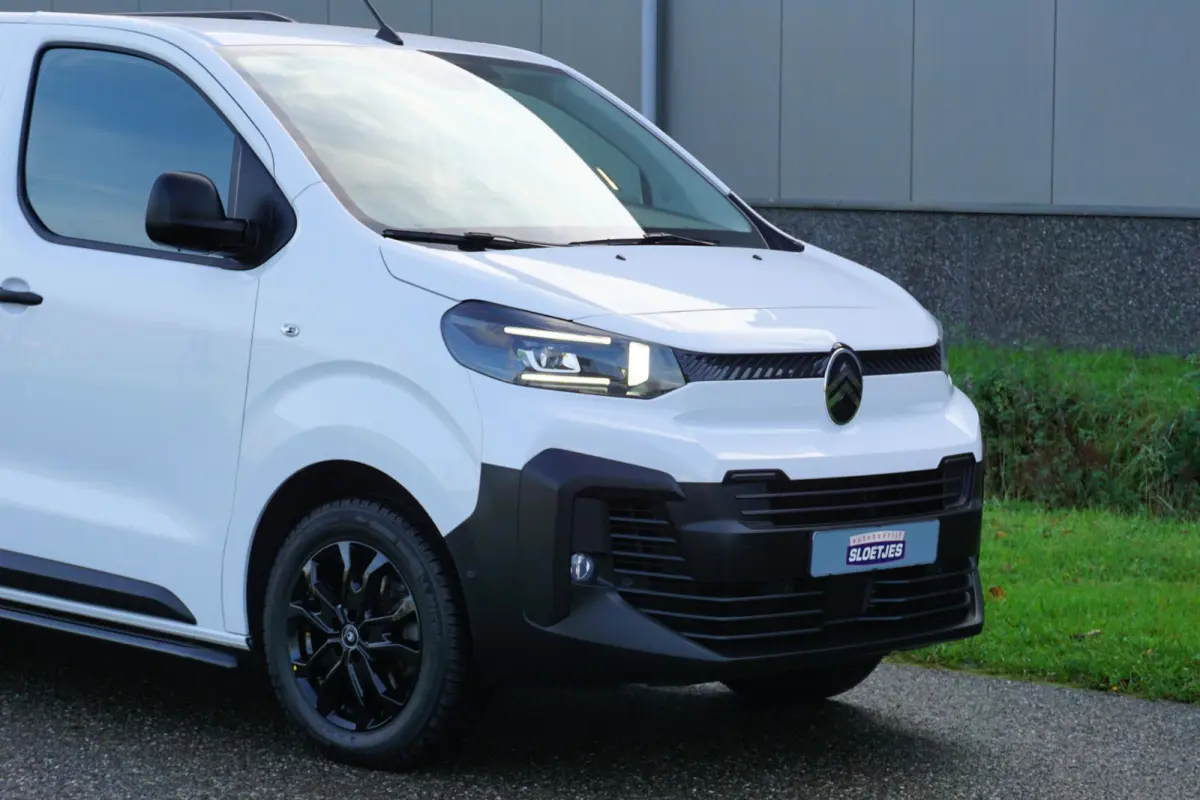 2.0 BlueHDI 145 L2 Automaat |Full-LED koplampen |Nieuwstaat |Groot scherm |Navi |Camera |Cruise |Carplay |2e airbag |Dode-hoek sensoren |Climate control |Betimmering