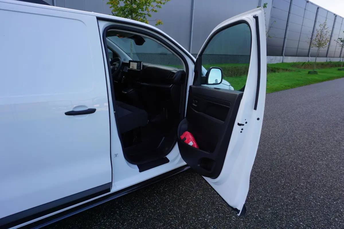 2.0 BlueHDI 145 L2 Automaat |Full-LED koplampen |Nieuwstaat |Groot scherm |Navi |Camera |Cruise |Carplay |2e airbag |Dode-hoek sensoren |Climate control |Betimmering