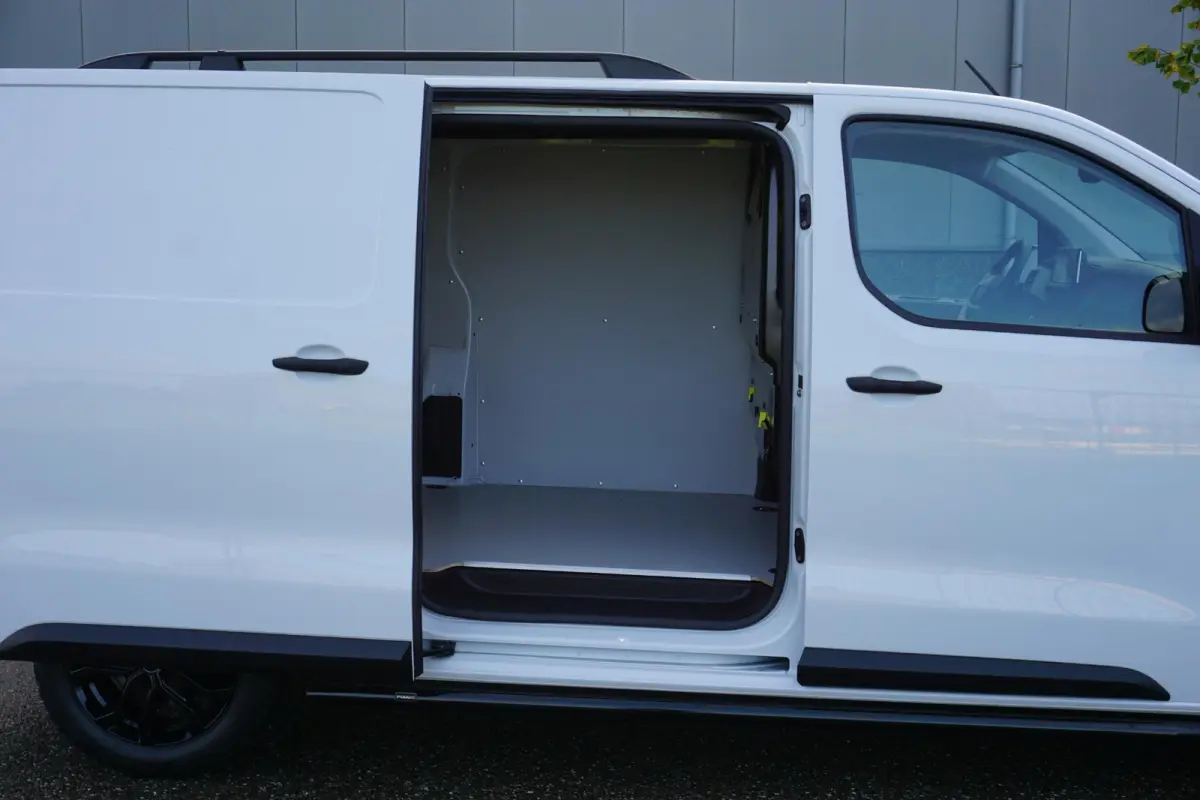 2.0 BlueHDI 145 L2 Automaat |Full-LED koplampen |Nieuwstaat |Groot scherm |Navi |Camera |Cruise |Carplay |2e airbag |Dode-hoek sensoren |Climate control |Betimmering