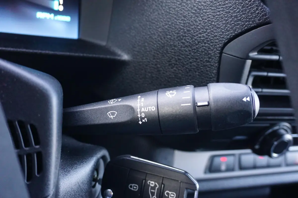 2.0 BlueHDI 145 L2 Automaat |Full-LED koplampen |Nieuwstaat |Groot scherm |Navi |Camera |Cruise |Carplay |2e airbag |Dode-hoek sensoren |Climate control |Betimmering