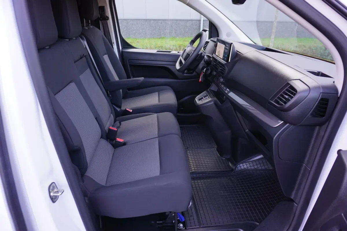 2.0 BlueHDI 145 L2 Automaat |Full-LED koplampen |Nieuwstaat |Groot scherm |Navi |Camera |Cruise |Carplay |2e airbag |Dode-hoek sensoren |Climate control |Betimmering