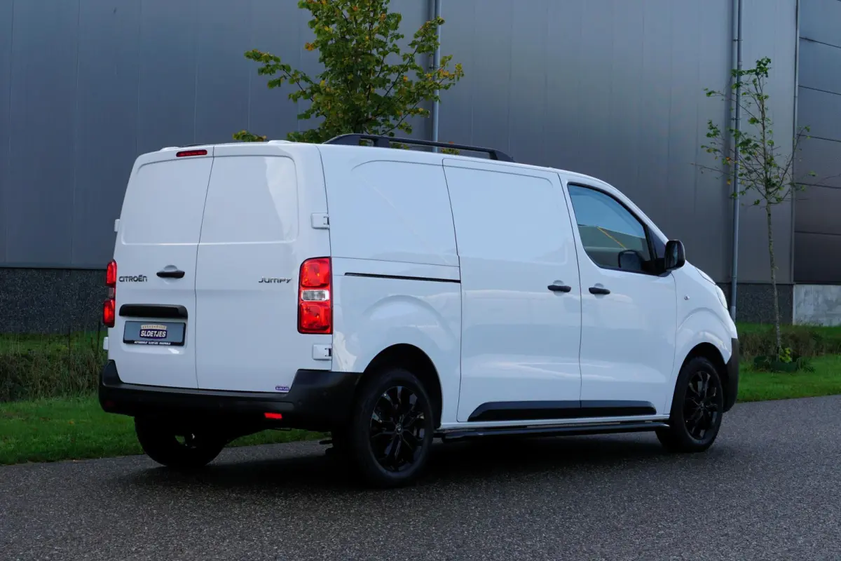2.0 BlueHDI 145 L2 Automaat |Full-LED koplampen |Nieuwstaat |Groot scherm |Navi |Camera |Cruise |Carplay |2e airbag |Dode-hoek sensoren |Climate control |Betimmering
