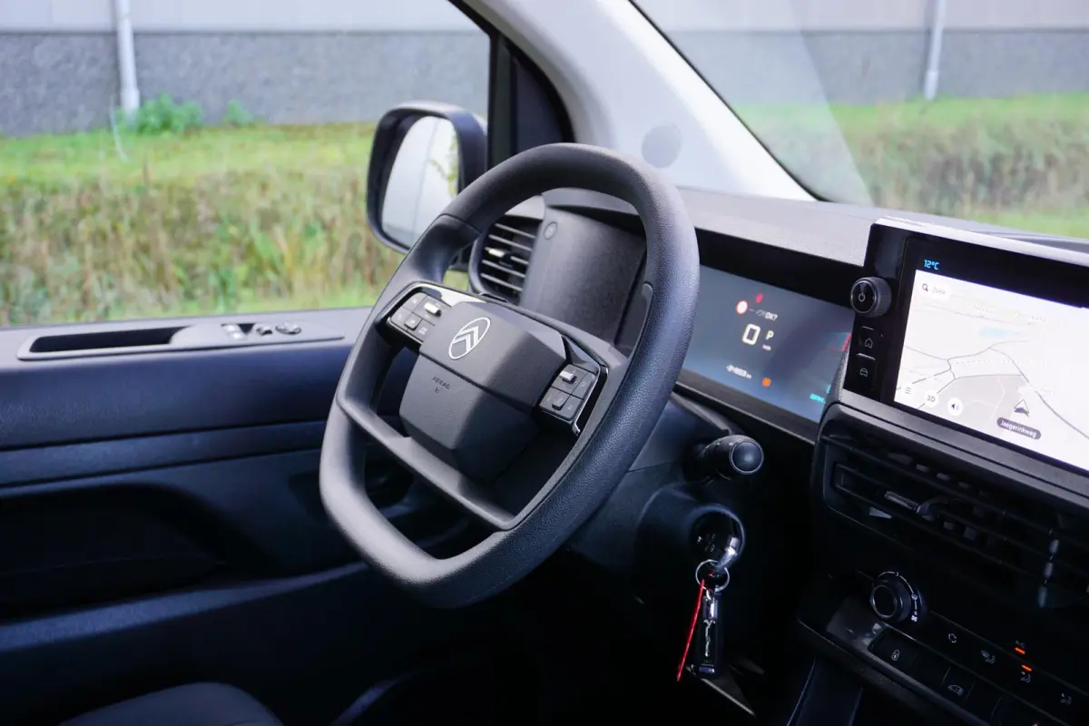 2.0 BlueHDI 145 L2 Automaat |Full-LED koplampen |Nieuwstaat |Groot scherm |Navi |Camera |Cruise |Carplay |2e airbag |Dode-hoek sensoren |Climate control |Betimmering