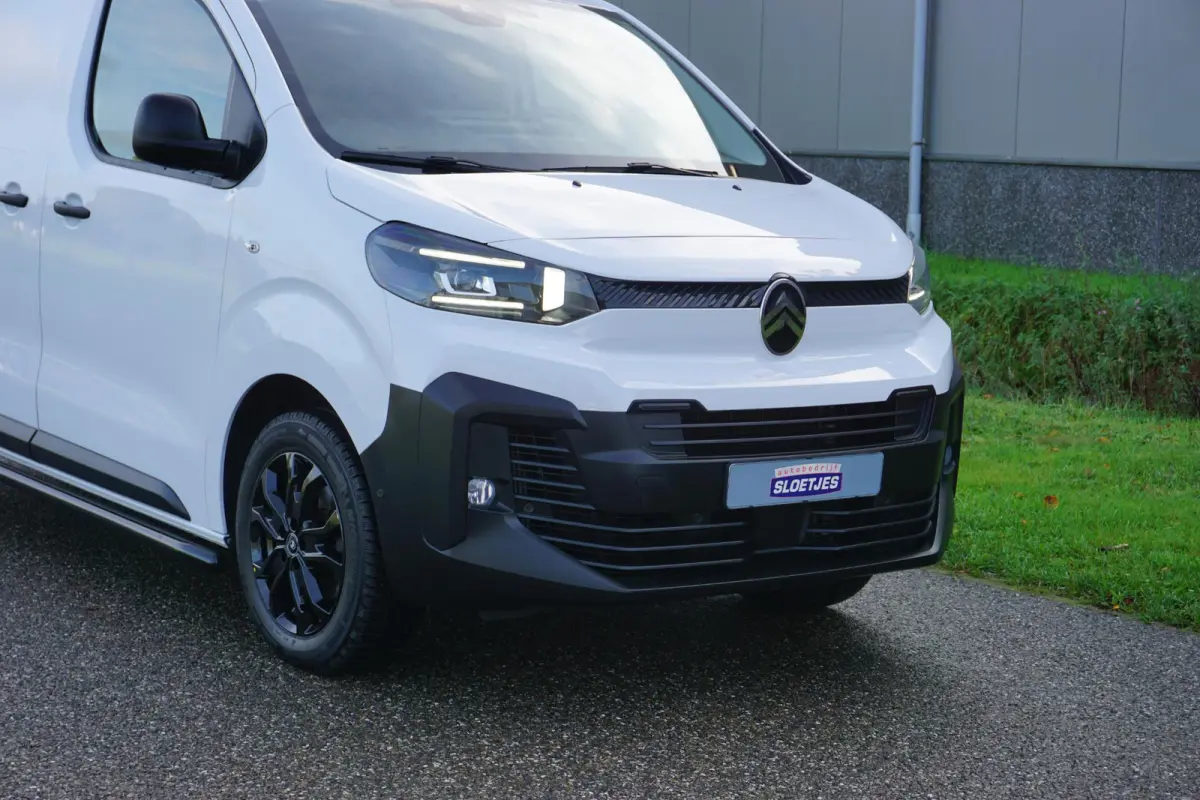 2.0 BlueHDI 145 L2 Automaat |Full-LED koplampen |Nieuwstaat |Groot scherm |Navi |Camera |Cruise |Carplay |2e airbag |Dode-hoek sensoren |Climate control |Betimmering