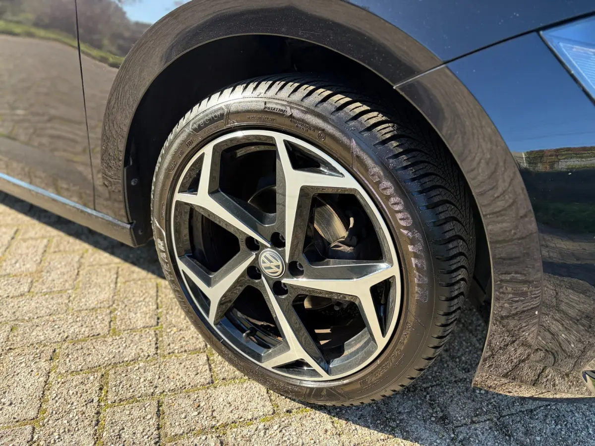 1.0 TSI Highline PANO I R - LINE I 1E EIG I PDC I CARPLAY I LEER