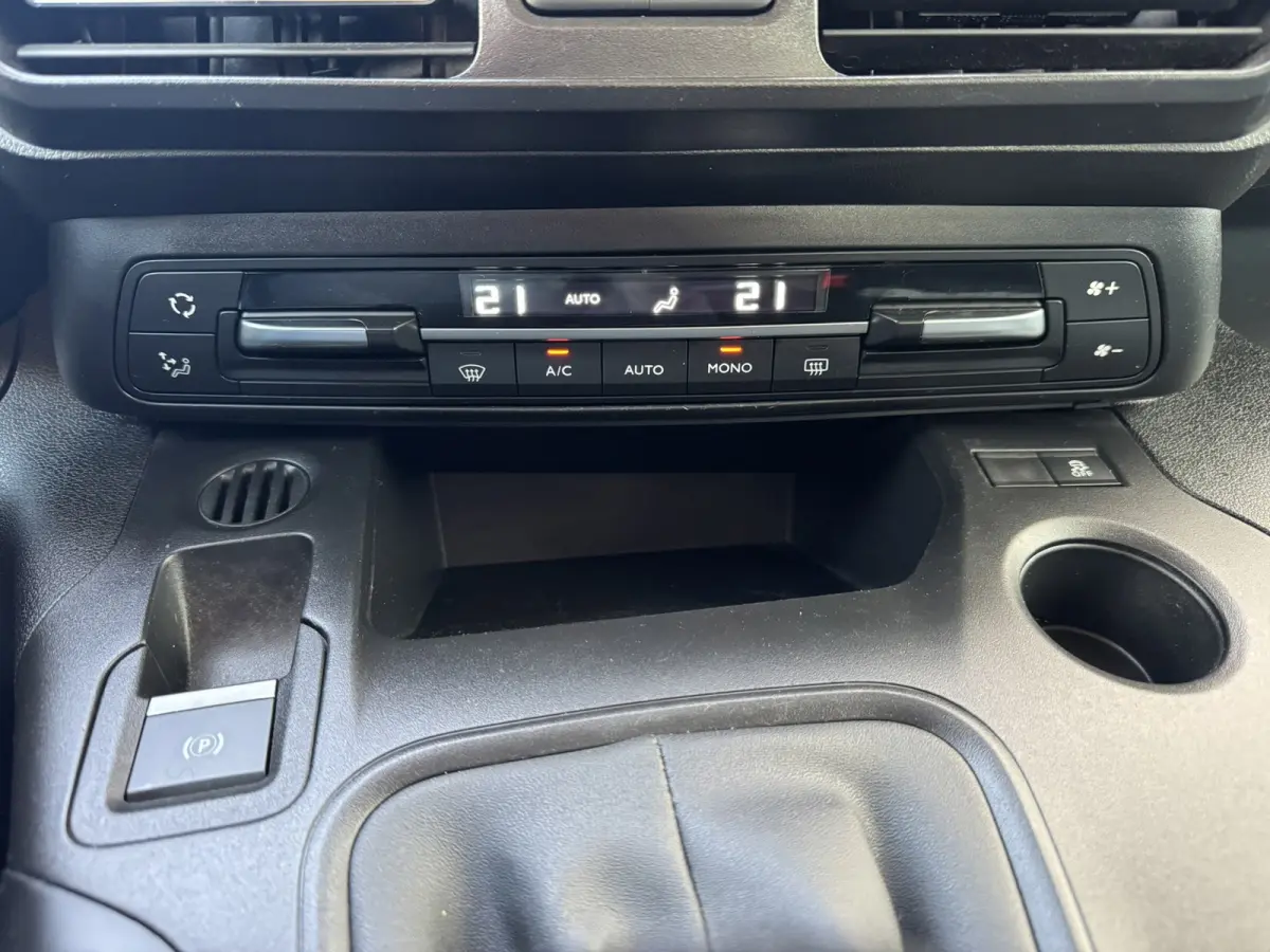 1.2 PureTech Feel Camera Carplay Climate Control Cruisecontrol All-Season Banden PDC V+A