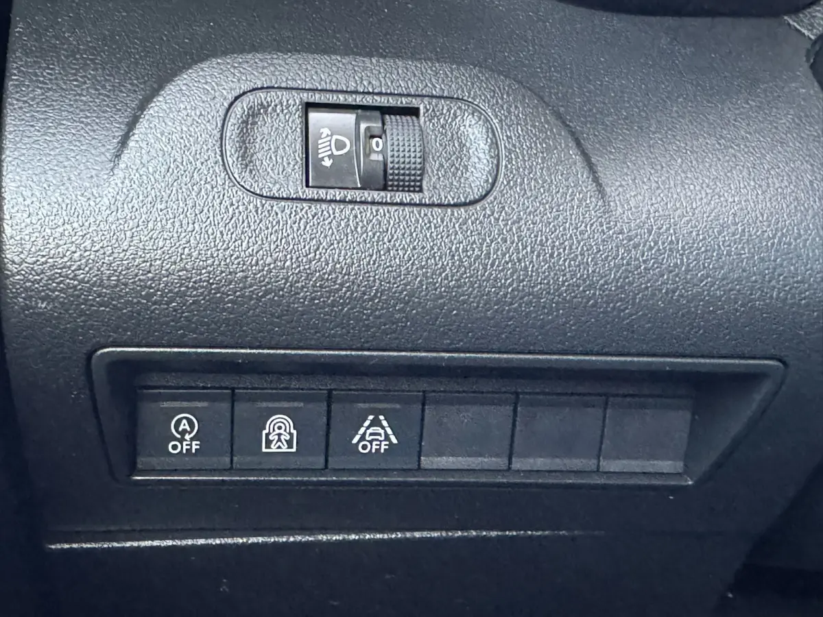1.2 PureTech Feel Camera Carplay Climate Control Cruisecontrol All-Season Banden PDC V+A
