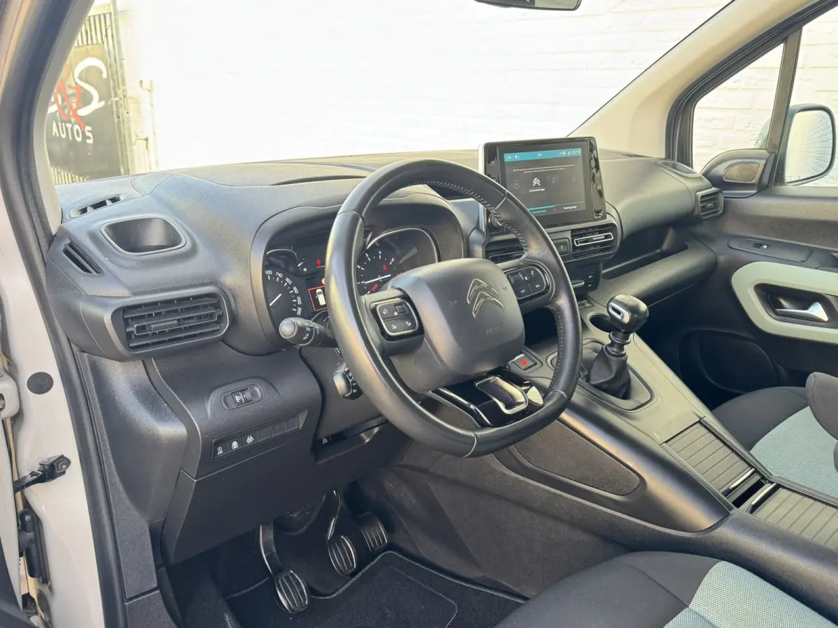 1.2 PureTech Feel Camera Carplay Climate Control Cruisecontrol All-Season Banden PDC V+A