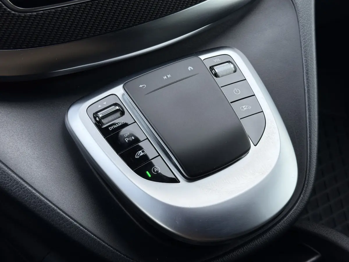 220d Lang DC Avantgarde Edition AMG | Facelift | Trekhaak afn. | Leder | 360 Cam. | Burmester