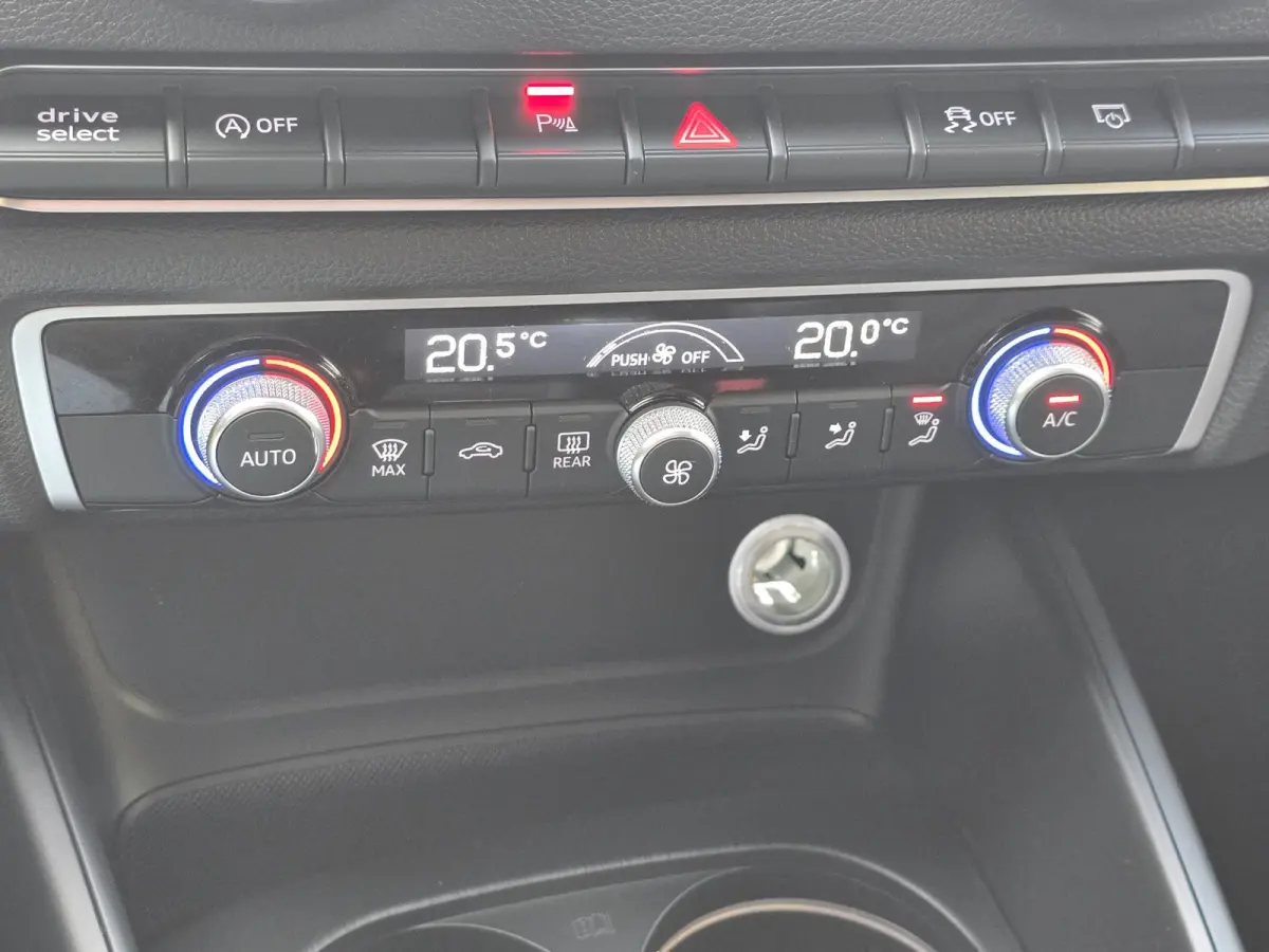 1.0 TFSI Sport S Line / NAP / Open Panoramadak / Cruise Control / Camera / Navi / Elek Pakket / Nette Staat