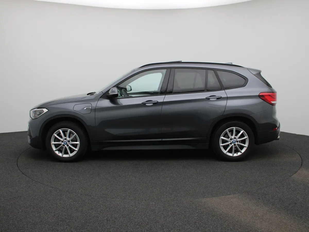 xDrive25e | PANORAMA-SCHUIFDAK | HEAD-UP | LEER | CAMERA | NAVIGATIE | STOELVERWARMING