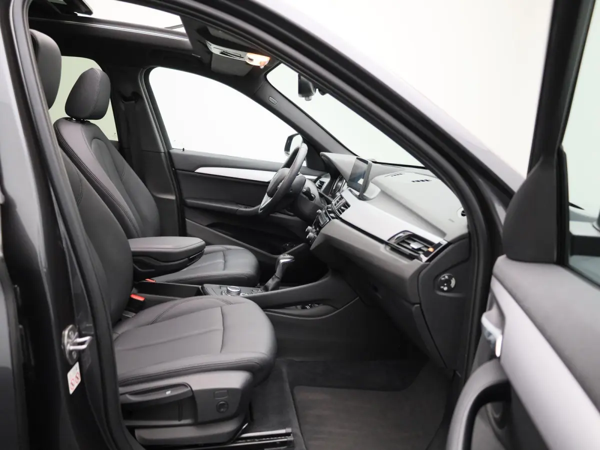 xDrive25e | PANORAMA-SCHUIFDAK | HEAD-UP | LEER | CAMERA | NAVIGATIE | STOELVERWARMING