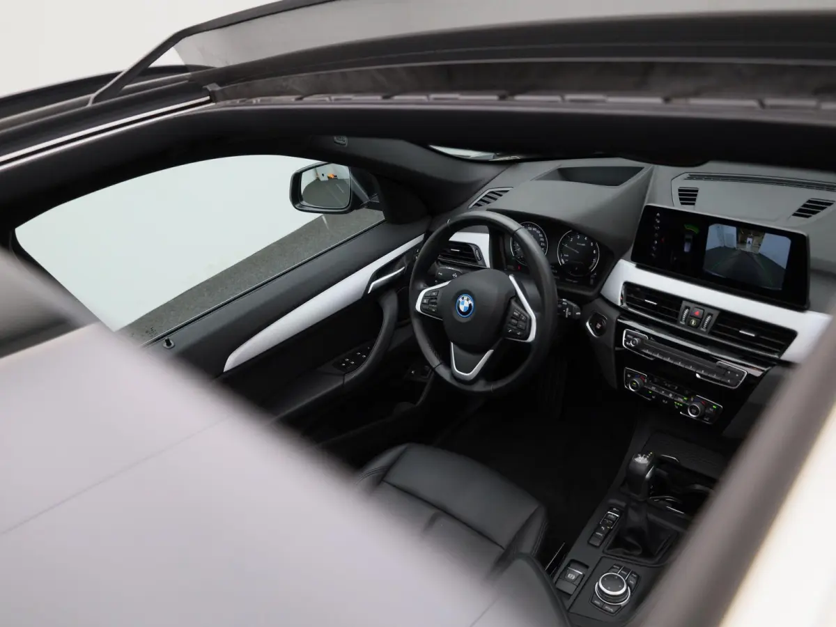 xDrive25e | PANORAMA-SCHUIFDAK | HEAD-UP | LEER | CAMERA | NAVIGATIE | STOELVERWARMING