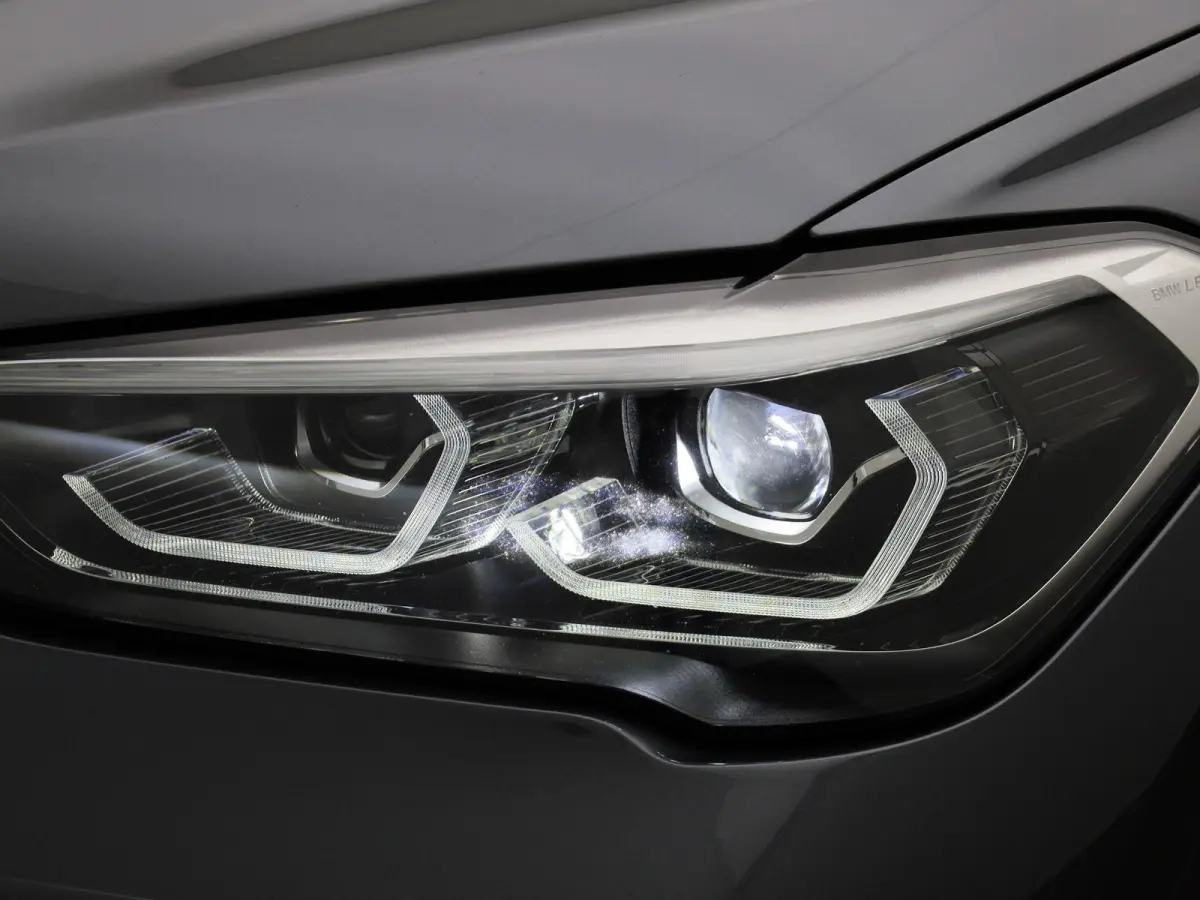xDrive25e | PANORAMA-SCHUIFDAK | HEAD-UP | LEER | CAMERA | NAVIGATIE | STOELVERWARMING