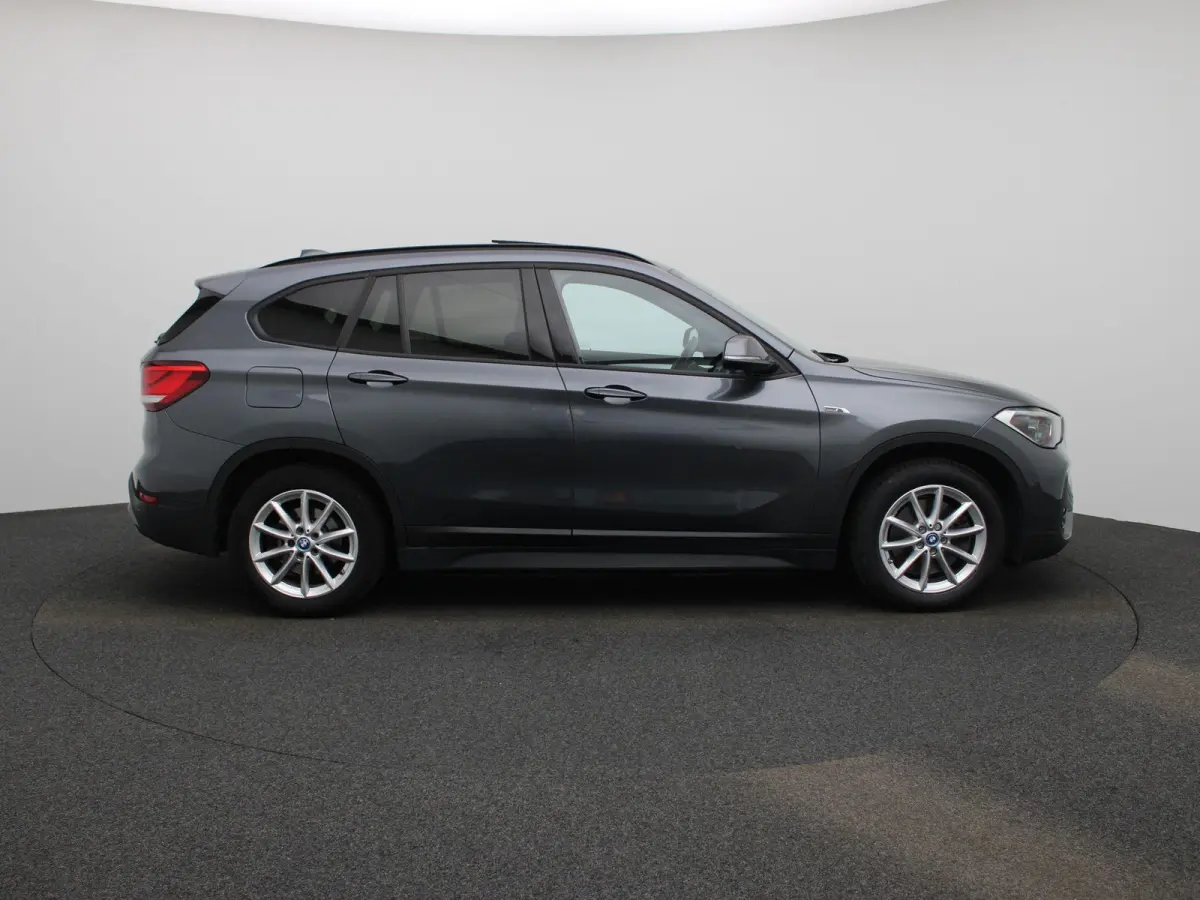 xDrive25e | PANORAMA-SCHUIFDAK | HEAD-UP | LEER | CAMERA | NAVIGATIE | STOELVERWARMING
