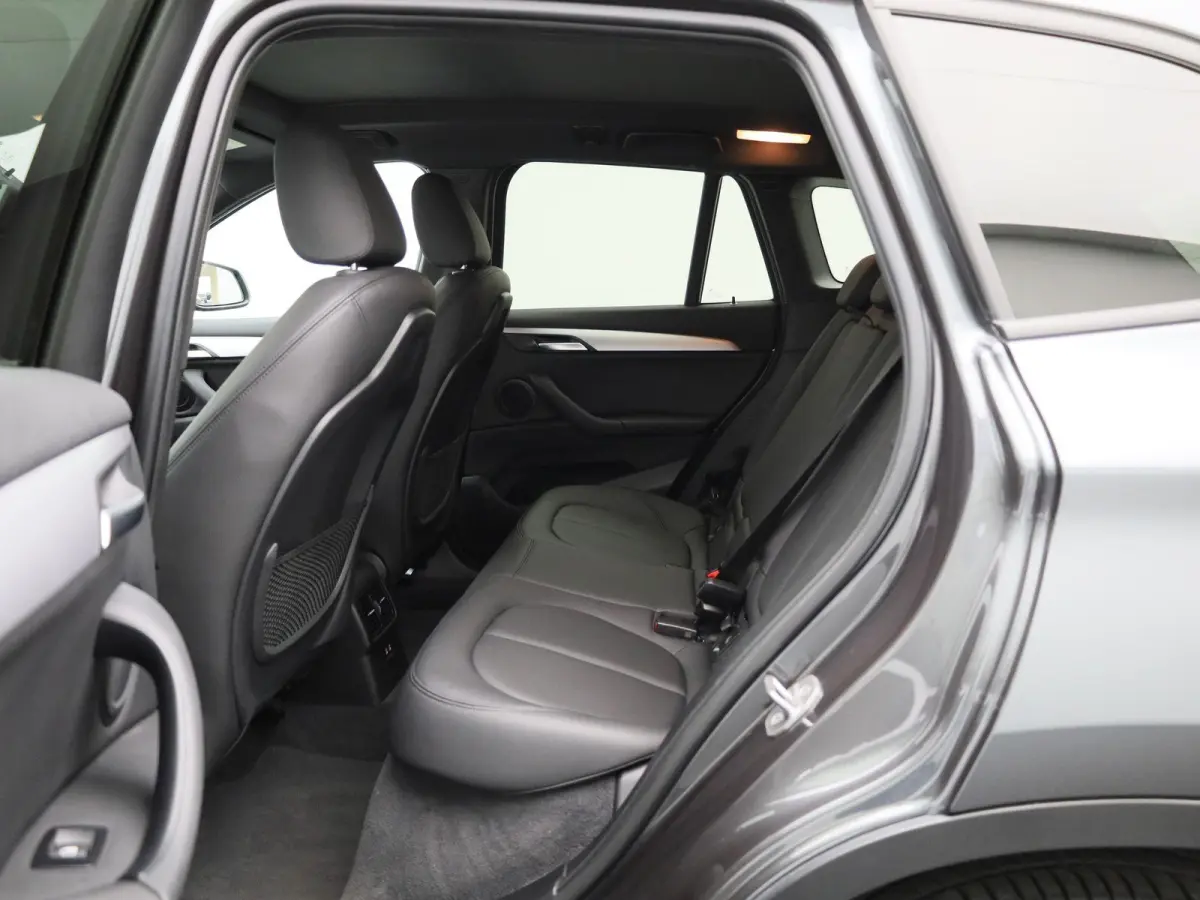 xDrive25e | PANORAMA-SCHUIFDAK | HEAD-UP | LEER | CAMERA | NAVIGATIE | STOELVERWARMING