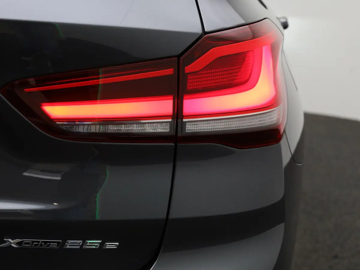 xDrive25e | PANORAMA-SCHUIFDAK | HEAD-UP | LEER | CAMERA | NAVIGATIE | STOELVERWARMING