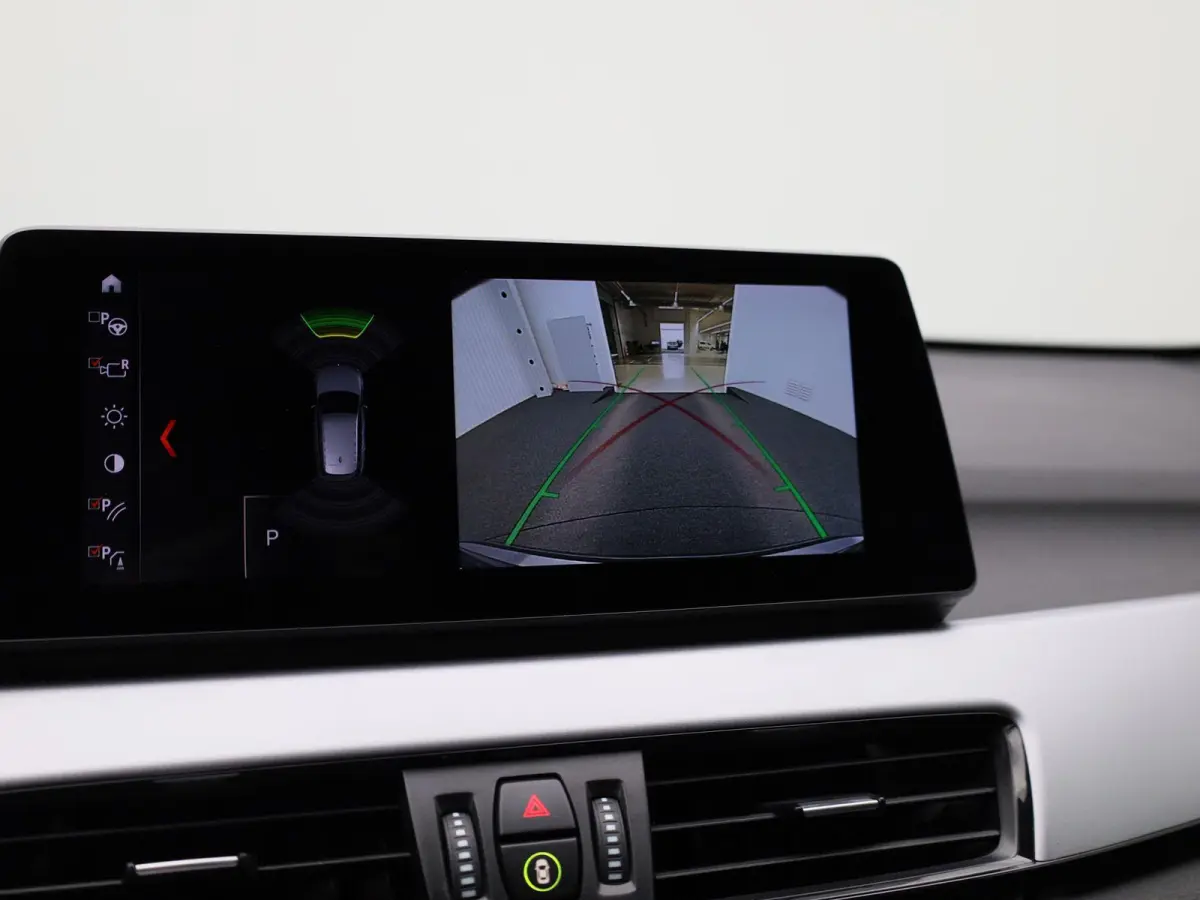 xDrive25e | PANORAMA-SCHUIFDAK | HEAD-UP | LEER | CAMERA | NAVIGATIE | STOELVERWARMING
